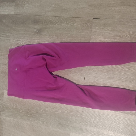 Lululemom Capri Magent Size 8 - Picture 3 of 7